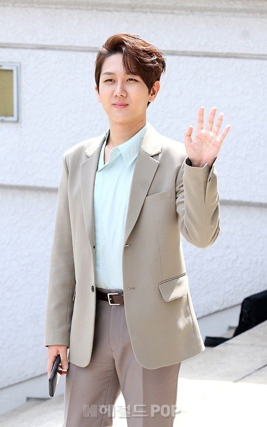 [Exclusive] Singer Kim Soo-chan, frustration and debt due to father's interference