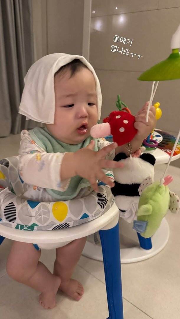 Hwang Bo-ra, the mother of the child born to father-in-law Kim Yong-gun…"My baby has a fever again"