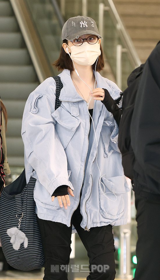 [포토]에스파 카리나, 줄이어폰 감성