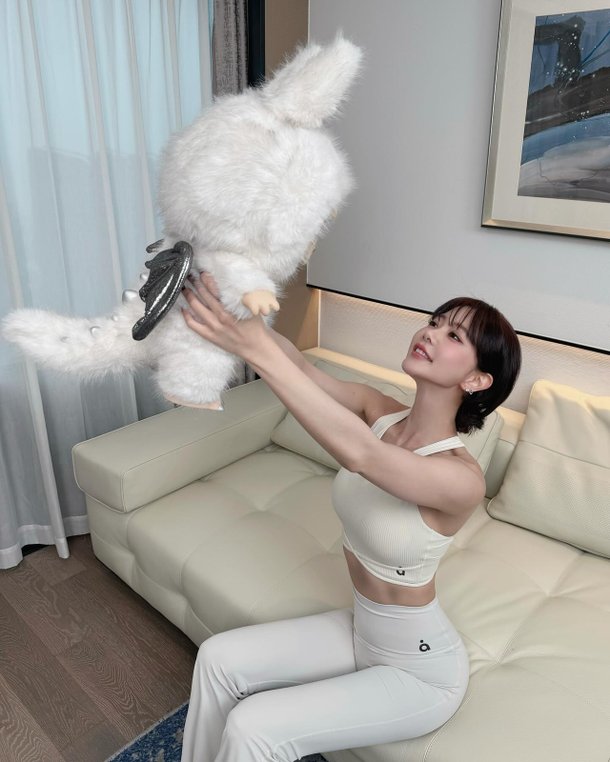 클라라, 물도 고일 쇄골뼈…살 하나도 없는 건강 섹시