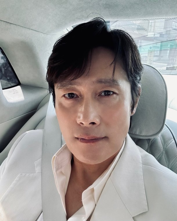 이병헌, ♥이민정한테 또 혼나겠네…각도 무시 정직 셀카
