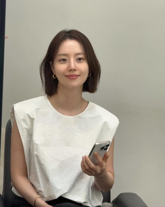 문채원, 단발로 싹둑 확 달라진 분위기…러블리 청순여신