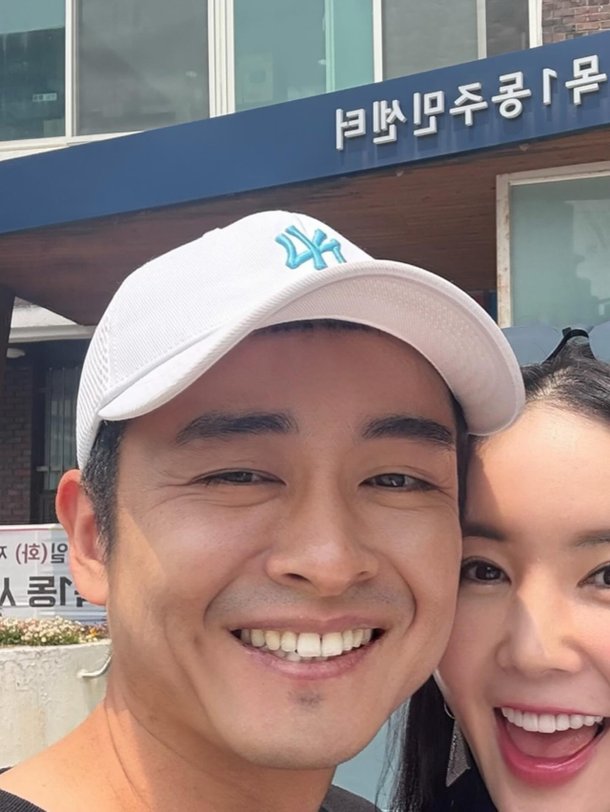 장영란, 담배 끊고 젊어진 남편과 사전투표 인증…달달 부부