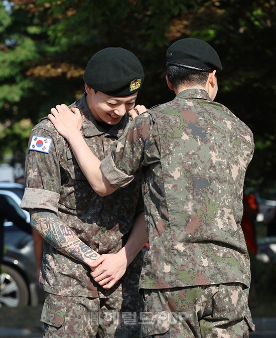 [포토]정국x지민, 수줍은 투샷