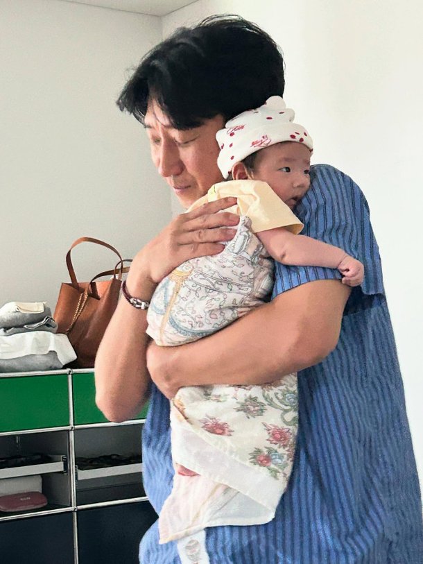 손담비♥이규혁, 붕어빵 딸 사진 대방출…세 식구 행복 일상