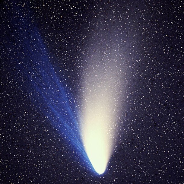 O cometa Hale-Bopp foi capturado após passar pelo periélio em abril de 1997. Wikipedia