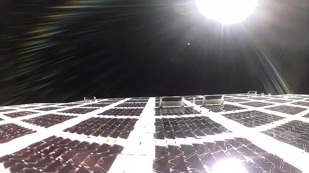 고도 500km의 저궤도에 배치된 블루워커 3호 위성의 태양광 패널. AST 스페이스모바일 제공