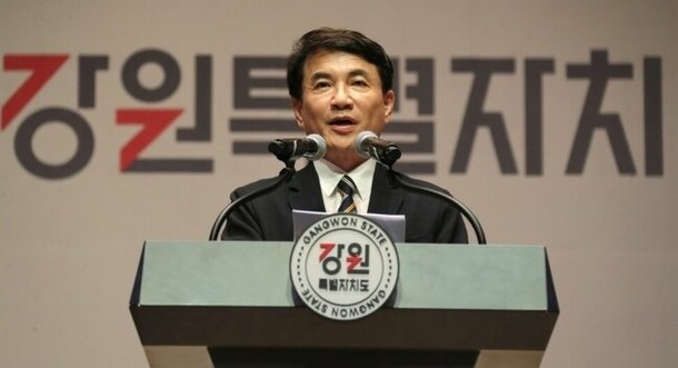 김진태 강원지사가 지난 15일 강원대에서 열린 ‘광복절 경축식’에서 경축사를 하는 모습. 강원도 제공