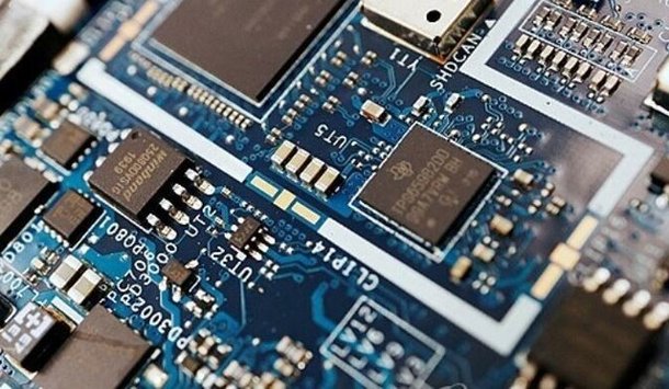 아마존 "자체 개발 칩, 외부에도 판매"…인공지능 반도체 경쟁 본격화