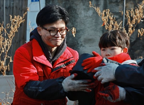 이재명 때리고 윤석열·김건희 언급 않고…한동훈식 여의도 화법[이런정치]