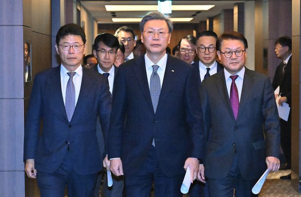 [헤럴드pic] 긴급성명 발표 참석하는 김창범 한국경제인협회 상근부회장