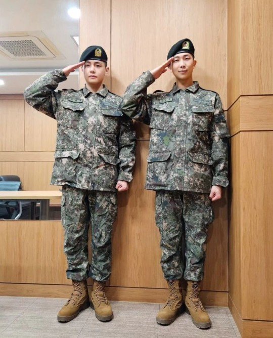 BTS, RM·뷔 돌아왔고 내일은 지민·정국이다…전역 소식에 하이브 주가 들썩 [종목Pick]