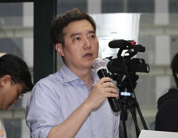 목 찔렸다더니 팔이네…&apos;김새론 녹취록&apos; 제보자 논란 중심에 선 까닭