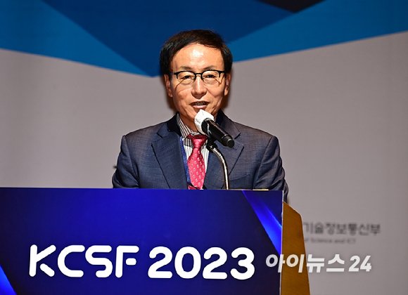 [포토]KCSF2023 인사말 전하는 박동석 아이뉴스24 사장 겸 편집인