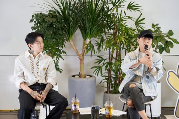 카카오엔터테인먼트 찾은 가수 박재범…긴밀한 협업 약속