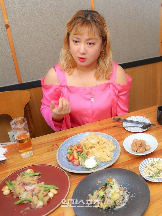 제56회 백상예술대상 TV부문 예능상을 수상한 개그맨 박나래가 19일 오후 서울 용산구 한남동의 한 식당에서 일간스포츠와 취중 인터뷰를 진행했다. 박세완 기자 park.sewan@jtbc.co.kr / 2020.08.19/