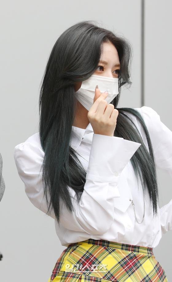 포토] 유나 '교복 입고 도발 포즈' : 네이트뉴스