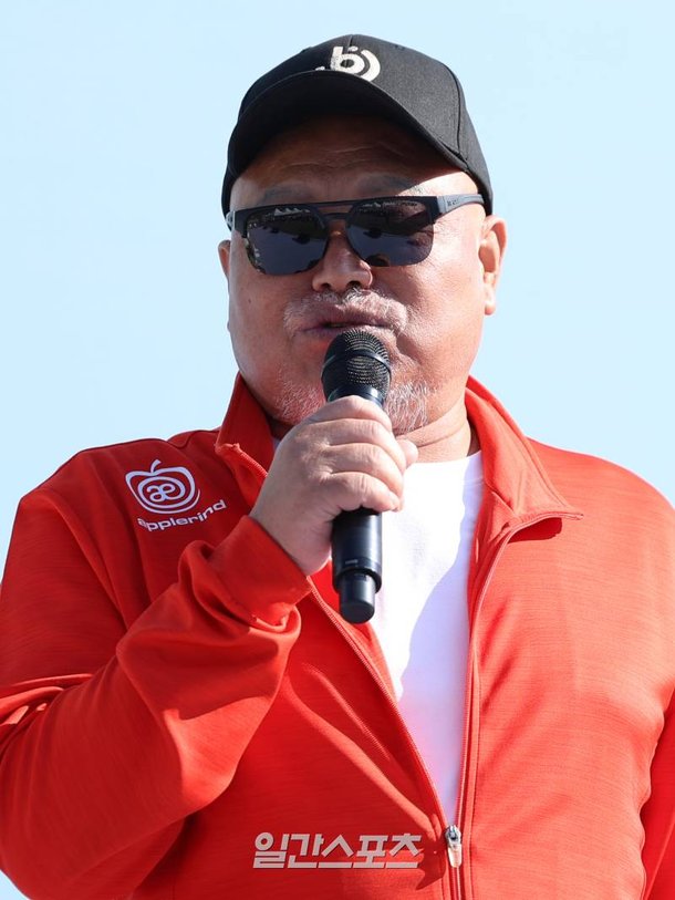 [단독] 김흥국, 尹 만장일치 파면에 "있을 수 없는 일…국민 무시한 것" [직격인터뷰]
