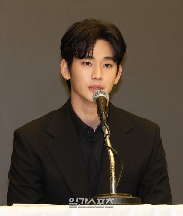 김수현, 광고주에 30억 피소?…소송 여부 아직 확인되지 않아 [공식]
