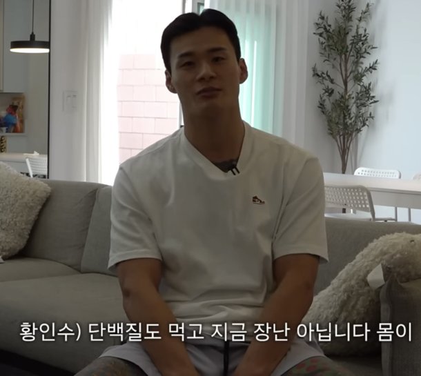 계체를 마친 황인수와 정찬성