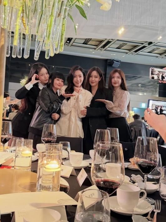 Four T-ara members gathered for Ham Eun-jung's wedding... Soyeon absent