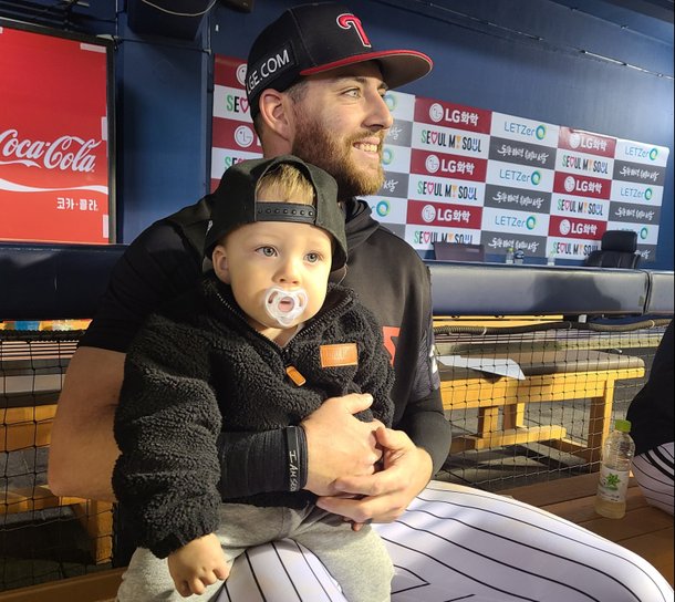 LG 오스틴 딘 인터뷰 장면