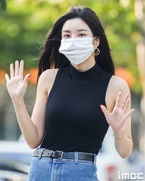 움짤] 권은비, '블랙캣' 매력으로 초토화 : 네이트 뉴스