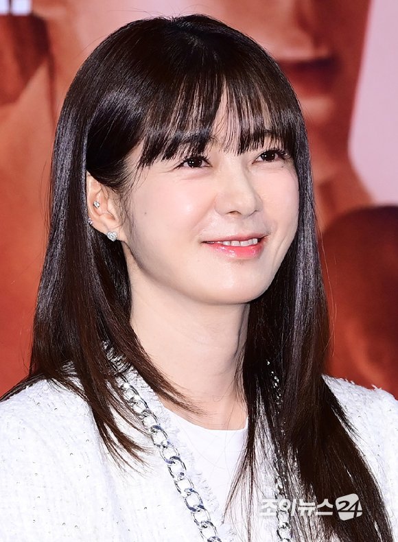 [포토] 이요원,  20대 딸 둔 엄마의 엄청난 동안 미모
