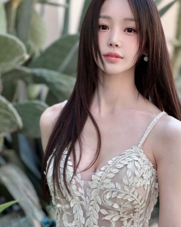 &apos;40대&apos; 남규리, 프랑스 칸에서 나이 안믿기는 최강 동안+글래머 몸매 자랑