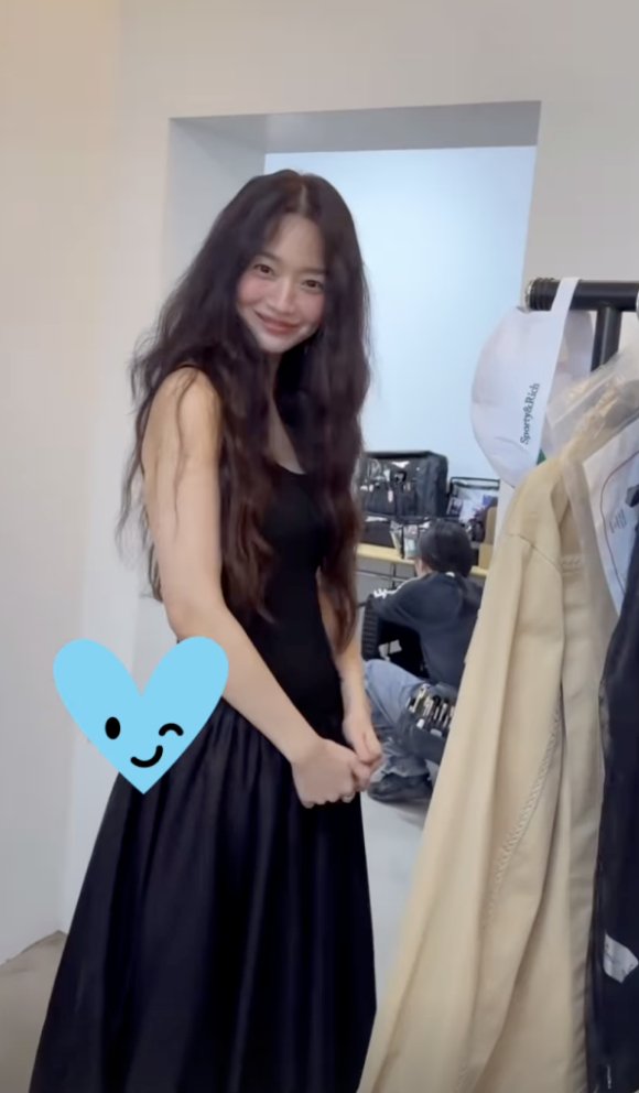신민아, 40대 안 믿기는 러블리…♥김우빈 또 반할 듯