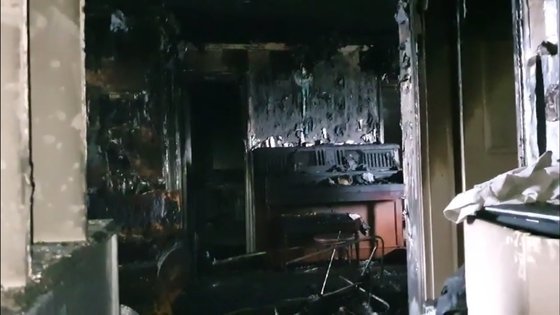 지난 11일 오전 5시22분쯤 충남 천안시 서북구 쌍용동 한 아파트 화재 현장에서 모자 관계인 시신 2구가 발견됐다. 김준희 기자