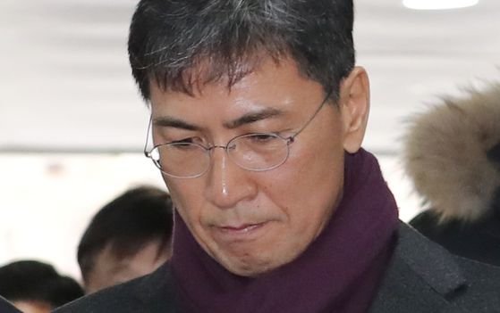 비서를 성폭행한 혐의로 재판에 넘겨진 안희정 전 충남지사. 뉴스1.