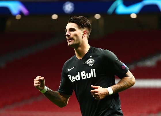Soccer Football - Champions League - Group A - Atletico Madrid v FC Salzburg - Wanda Metropolitano, Madrid, Spain - October 27, 2020 FC Salzburg's Dominik Szoboszlai celebrates scoring their first goal REUTERS/Sergio Perez 〈저작권자(c) 연합뉴스, 무단 전재-재배포 금지〉