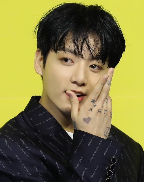 íƒ€íˆ¬ 300ë§Œ ì‹œëŒ€ ì˜ˆìˆ ê³¼ ë¶ˆë²•ì˜ ê²½ê³„ì— ì„œë‹¤ ì•¼ê°„ ì •ë³´