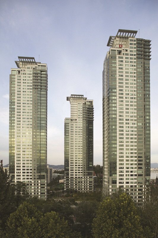서울 강남구 삼성동 아이파크는 한때 공시가격 10위권에 든 초고층 고급 아파트다.