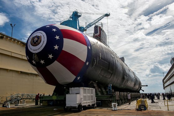 미국 해군의 핵추진공격잠수함인 존 워너함SSN 765의 진수식. 미국 조선 산업은 납기가 늦고 비용이 높다는 평가를 받고 있다. 로이터=연합
