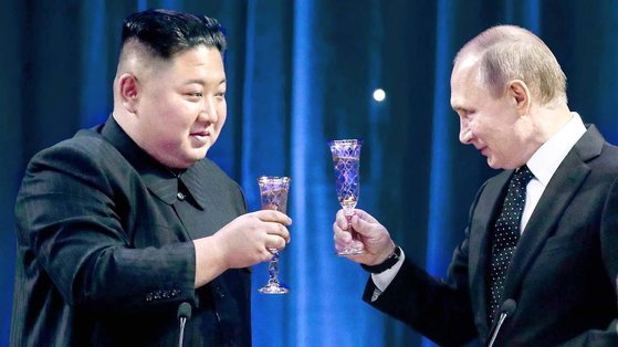 2019년 4월 25일 김정은 북한 국무위원장과 블라디미르 푸틴 러시아 대통령은 정상회담을 했다. 이번 정상회담은 1차 정상회담 이후 4년여만이자, 두번째 정상회담이 된다. 연합뉴스