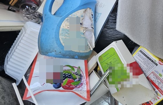 2일 서울 서대문구의 한 주택가 일대에 플라스틱 쓰레기들이 분류 배출된 모습. 정은혜 기자