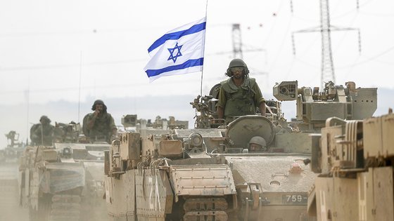 14일 팔레스타인 가자 지구 경계 지역에이스라엘 군 부대가 집결하고 있다. EPA=연합뉴스