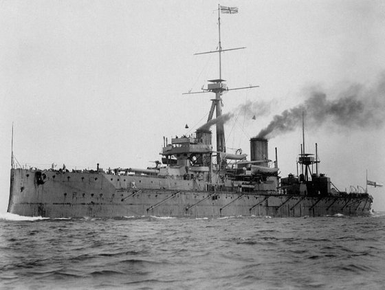 영국 해군의 HMS 드레드노트. 위키피디아