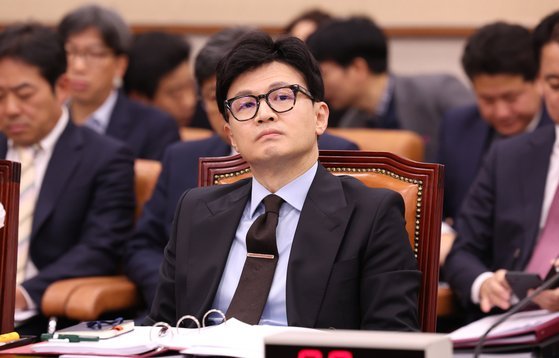 한동훈 법무부 장관이 19일 오후 서울 여의도 국회에서 열린 법제사법위원회 전체회의에 출석해 있다. 뉴시스