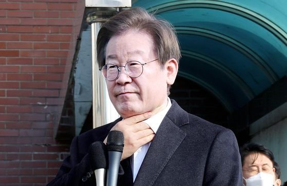 이재명 더불어민주당 대표가 10일 오전 서울대병원에서 퇴원하며 입장을 밝히고 있다. 강정현 기자