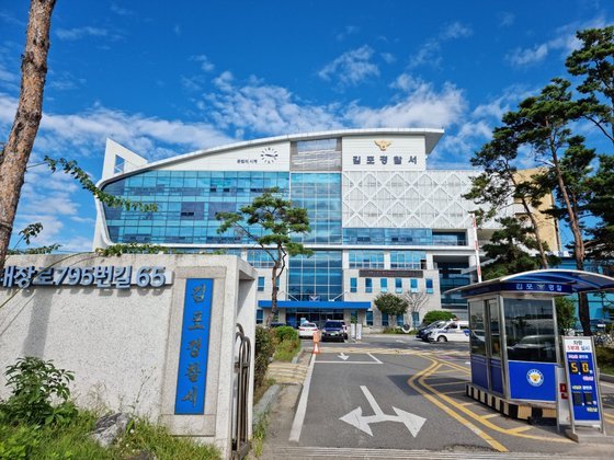 경기 김포경찰서는 인테리어 공사를 중단한 B씨에게 사기와 건설산업법 위반 혐의로 지난달 7일 검찰에 불구속 송치했다. 중앙포토
