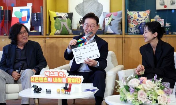 이 대통령, 영화인과의 대화…"국가발전에 문화가 가지는 힘 너무 커"