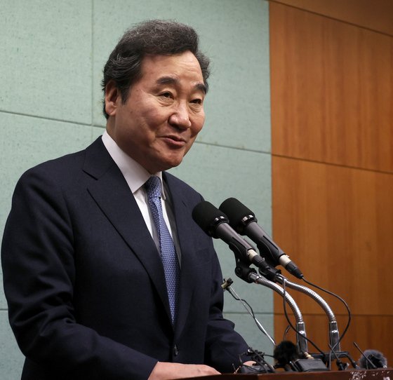 이낙연 새로운미래 인재영입위원장이 21일 전북도의회에서 기자회견을 하고 있다. 〈사진=연합뉴스〉