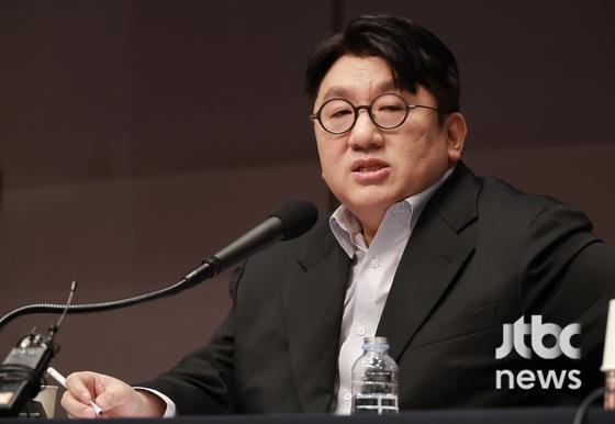 검찰, &apos;자본시장법 위반 혐의&apos; 방시혁 압수수색 영장 반려