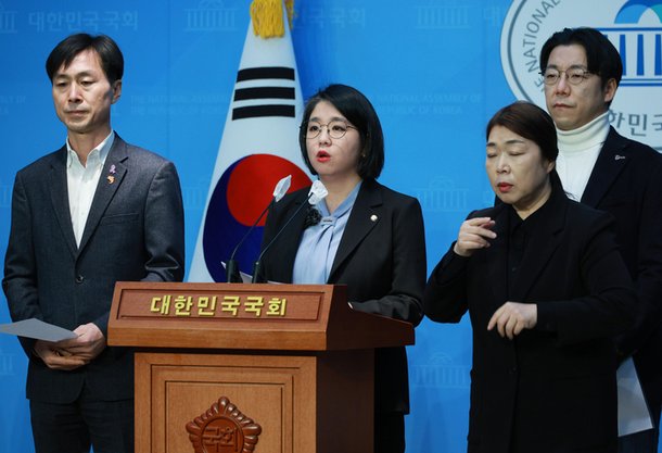 용혜인 기본소득당 상임대표가 15일 오전 국회 소통관에서 개혁연합신당 관련 기자회견을 하고 있다. 연합뉴스