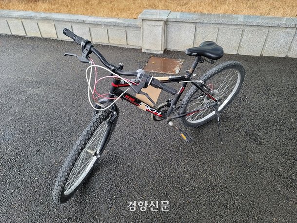 범행에 이용된 자전거. 경남경찰청 제공