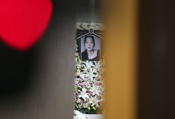 2019년 11월 25일 서울 서초구 서울성모병원 장례식장에 가수 구하라씨의 빈소가 마련됐다. 사진공동취재단