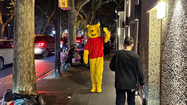 「くまのプー」の服装に一部屋食べたら…上海警察「ハロウィンイベント禁止」：ネイトニュース
